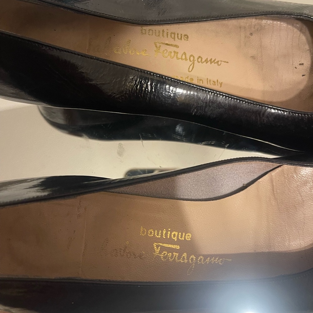 Salvatore Ferragamo Vintage Black Patent Leather Vara Bow Heel Shoes - Picture 6 of 8